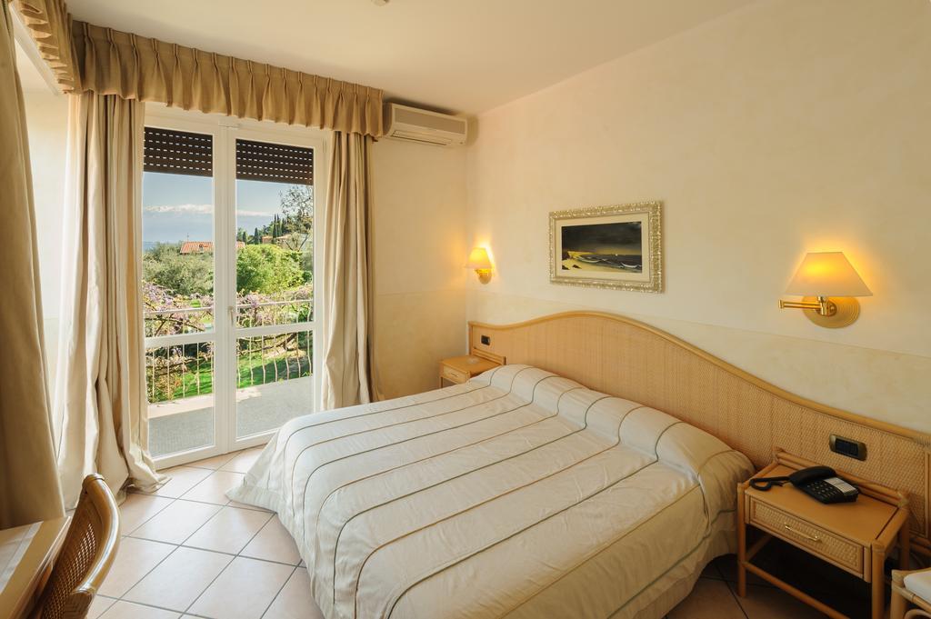 Hotel Garden Zorzi San Felice del Benaco Oda fotoğraf