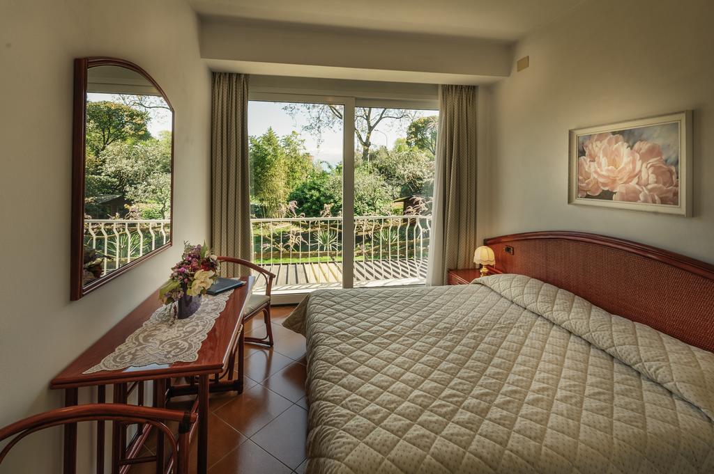 Hotel Garden Zorzi San Felice del Benaco Oda fotoğraf